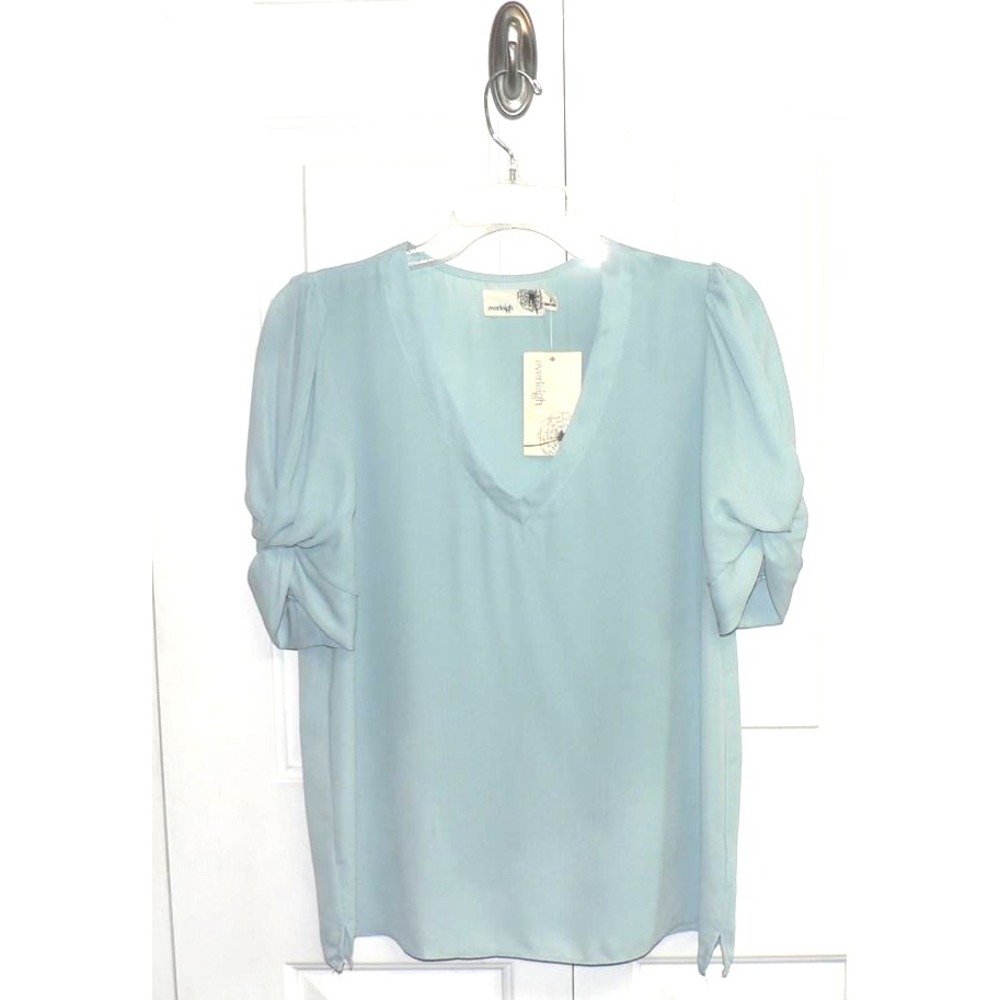 Everleigh Women's V-Neck Short Puff Twist Sleeve Blouse in Mint Green Small